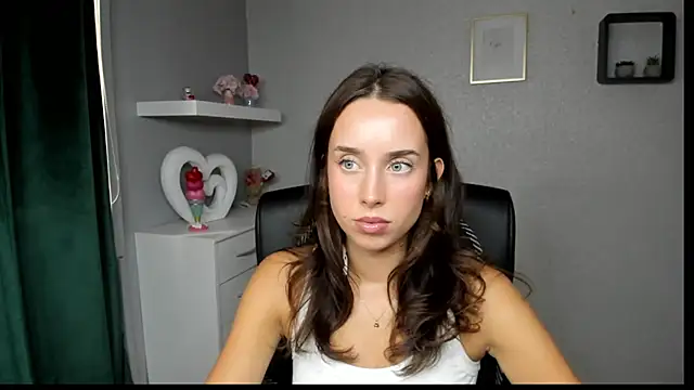 Snapshot of AdeleSolo chatting on 07.24.26 AdeleSolo online show from 07.24.26