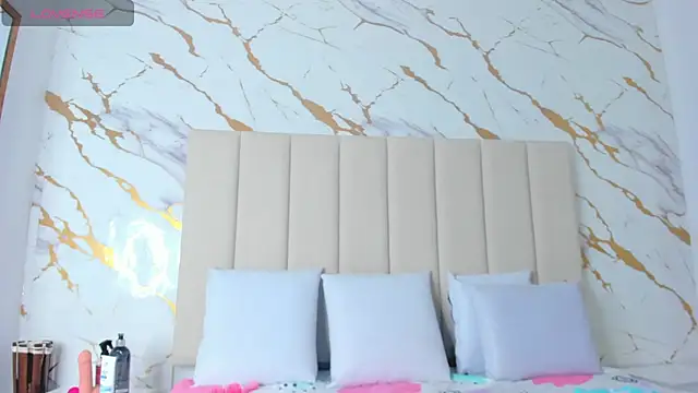  ashley thompson  online show from 04.06.26