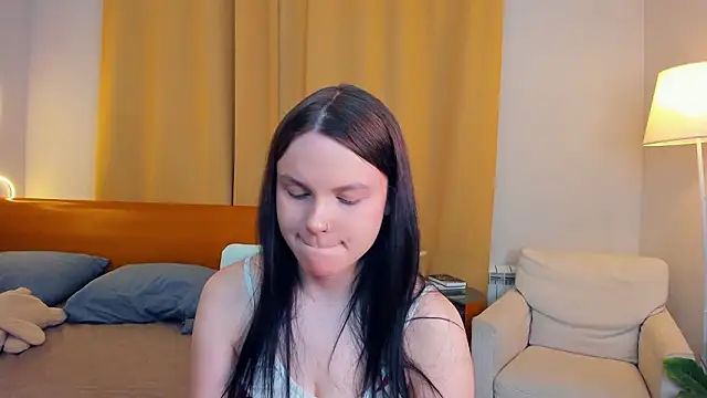 Snapshot of LeilaErcolani chatting on 03.07.26 LeilaErcolani online show from 03.07.26