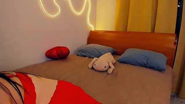 Snapshot of LeilaErcolani chatting on 03.08.26 LeilaErcolani online show from 03.08.26