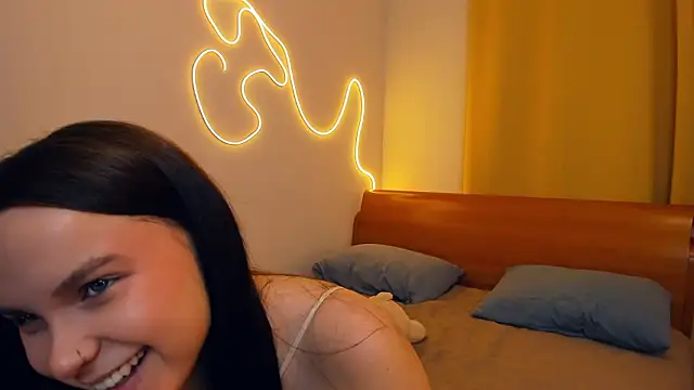 Snapshot of LeilaErcolani chatting on 03.10.26 LeilaErcolani online show from 03.10.26