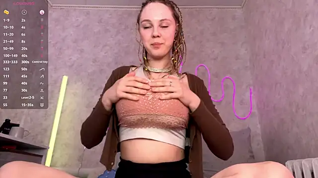 VictoriaDeese online show from 05.04.26