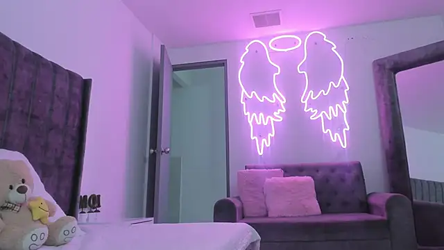 Snapshot of Evelin__thompsson chatting on 02.17.26 Evelin thompsson online show from 02.17.26