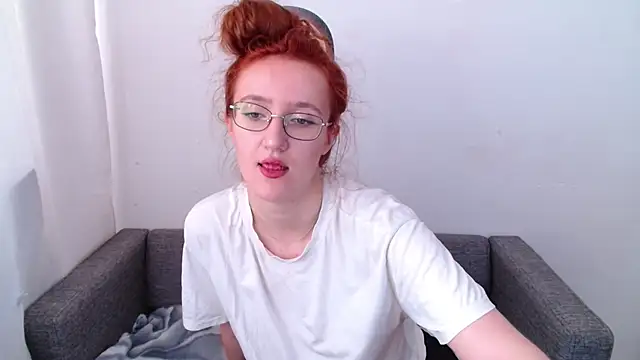 Snapshot of miay_here_ chatting on 06.11.26 miay here online show from 06.11.26