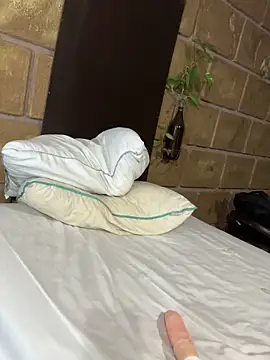 Snapshot of Zooziie chatting on 02.17.26 Zooziie online show from 02.17.26