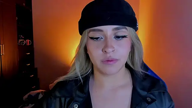 Snapshot of saradiazxxx chatting on 03.28.26 saradiazxxx online show from 03.28.26