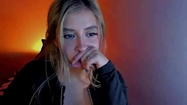 Snapshot of saradiazxxx chatting on 03.29.26 saradiazxxx online show from 03.29.26