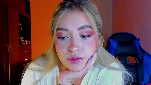 Snapshot of saradiazxxx chatting on 03.31.26 saradiazxxx online show from 03.31.26