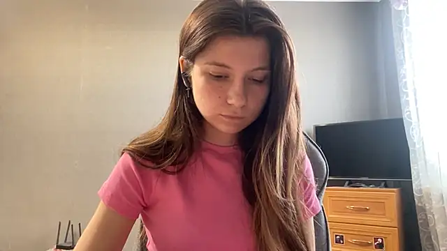 Snapshot of LunnaBliss chatting on 04.25.26 LunnaBliss online show from 04.25.26
