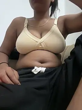 Snapshot of meenu_cuties chatting on 05.22.26 meenu cuties online show from 05.22.26