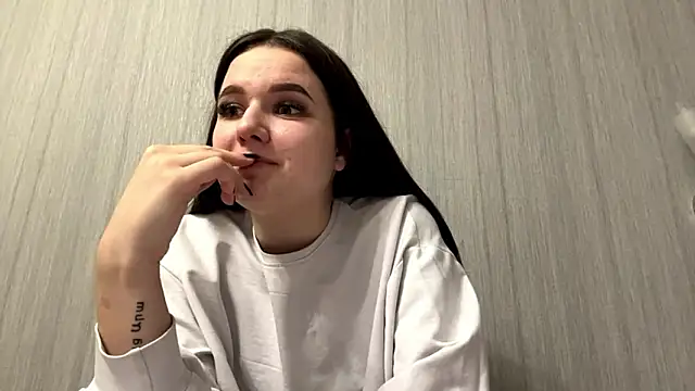 Snapshot of LeaClerka chatting on 02.17.26 LeaClerka online show from 02.17.26