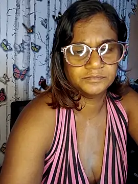 Snapshot of indianstrawberrylips4u chatting on 06.21.26 indianstrawberrylips4u online show from 06.21.26