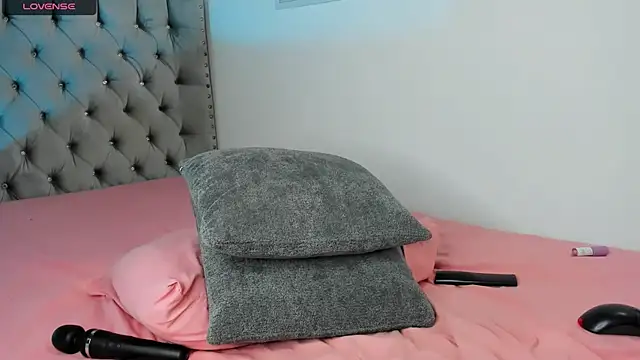 eva cutee  online show from 04.26.26