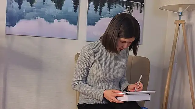 Snapshot of PoIlyMunday chatting on 02.18.26 PoIlyMunday online show from 02.18.26