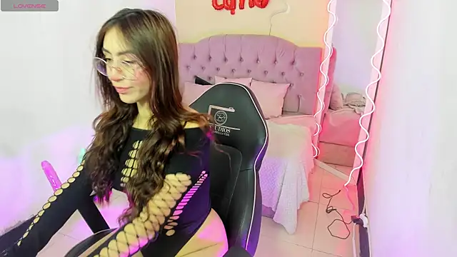 Snapshot of ZAAFIRA_TAY chatting on 04.06.26 ZAAFIRA TAY online show from 04.06.26