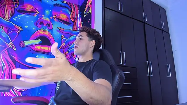 Snapshot of marcos_lc chatting on 04.01.26 marcos lc online show from 04.01.26