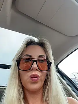 Snapshot of LisaMurr chatting on 07.07.26 LisaMurr online show from 07.07.26