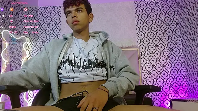 Snapshot of keahi_tay chatting on 02.25.26 keahi tay online show from 02.25.26