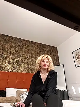 Snapshot of LaireeFelini chatting on 02.17.26 LaireeFelini online show from 02.17.26