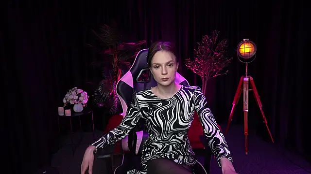 Snapshot of Wild_Alice_me chatting on 03.28.26 Wild Alice me online show from 03.28.26