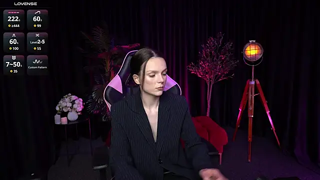 Snapshot of Wild_Alice_me chatting on 04.01.26 Wild Alice me online show from 04.01.26