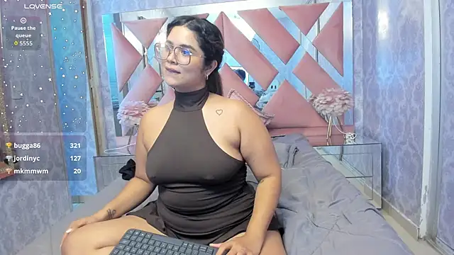 Snapshot of liz_ariza4u chatting on 04.01.26 liz ariza4u online show from 04.01.26