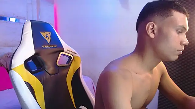 Snapshot of Axel_055 chatting on 02.18.26 Axel 055 online show from 02.18.26