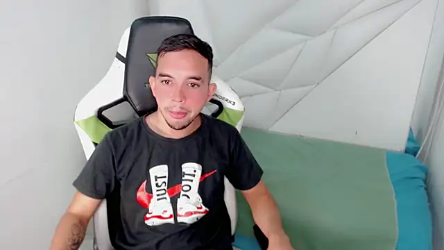 Snapshot of Valakk_ chatting on 02.19.26 Valakk online show from 02.19.26