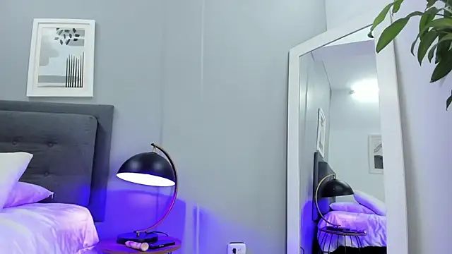 Milo Bloom online show from 04.03.26