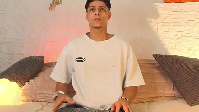 Eliassalvatore  online show from 04.29.26