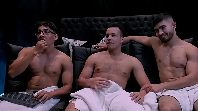 Snapshot of sexy_friendss chatting on 02.18.26 sexy friendss online show from 02.18.26