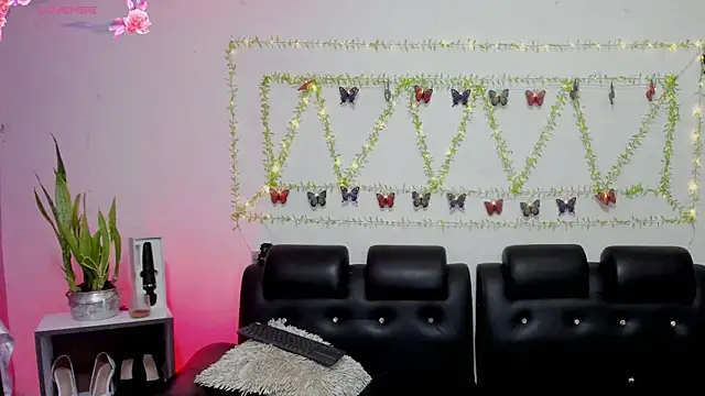 aria-voss online show from 04.08.26