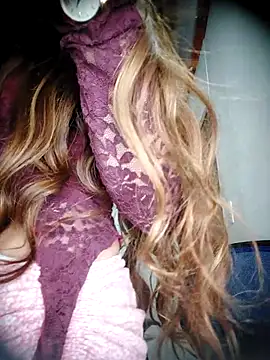 Snapshot of isaa- chatting on 03.21.26 isaa- online show from 03.21.26