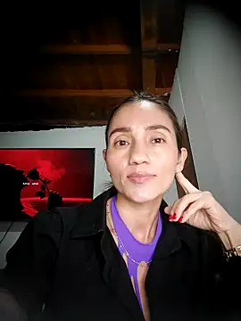 Snapshot of isaa- chatting on 03.22.26 isaa- online show from 03.22.26