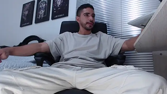 Snapshot of Kratoswolf chatting on 04.05.26 Kratoswolf online show from 04.05.26