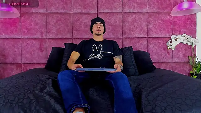 Snapshot of SharonTygaX chatting on 02.19.26 SharonTygaX online show from 02.19.26