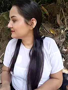 yissela92 online show from 02.20.26