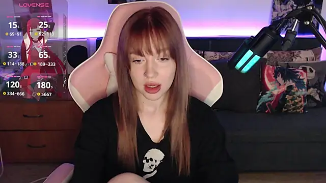 Snapshot of fantasy_lisaa chatting on 04.14.26 fantasy lisaa online show from 04.14.26