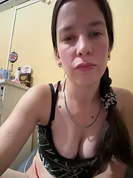 Snapshot of Melu12 chatting on 04.17.26 Melu12 online show from 04.17.26