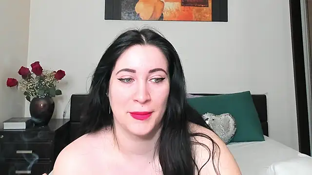 GoldenLunaa online show from 04.07.26