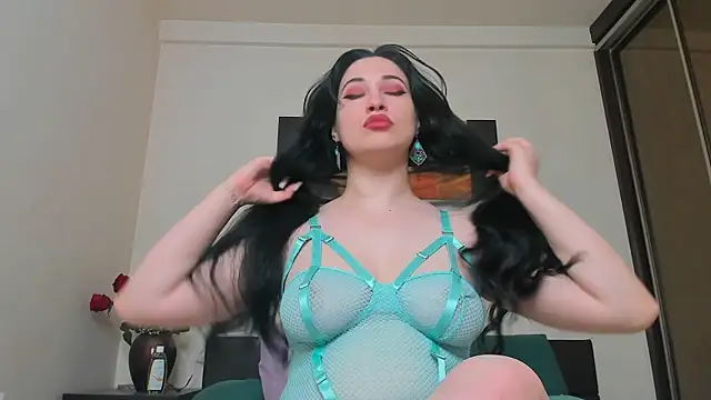 GoldenLunaa online show from 05.17.26