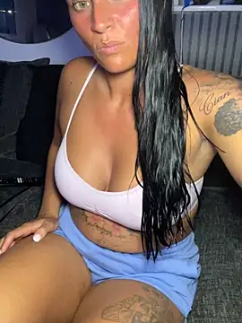 Snapshot of Destinylovex chatting on 05.18.26 Destinylovex online show from 05.18.26