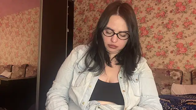 Snapshot of CherylEdwards chatting on 03.28.26 CherylEdwards online show from 03.28.26