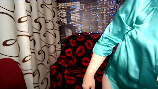 Snapshot of SWEET--Nika chatting on 04.19.26 SWEET--Nika online show from 04.19.26