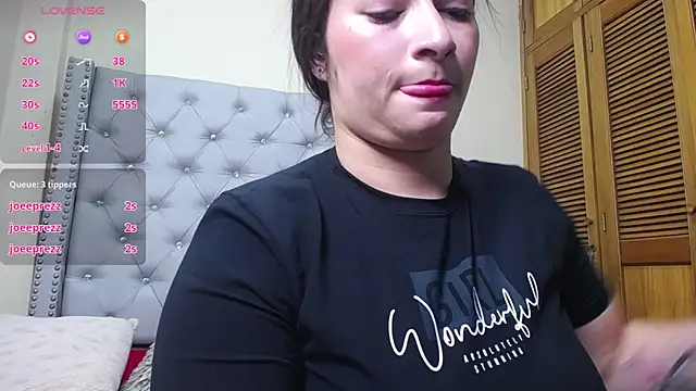 Snapshot of skarlett__36 chatting on 05.27.26 skarlett 36 online show from 05.27.26