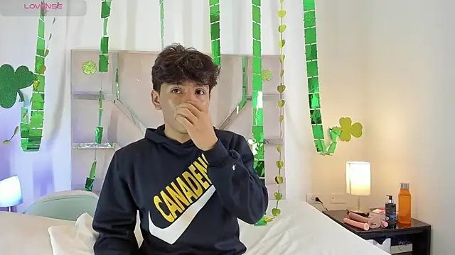 Angel Lux online show from 03.12.26