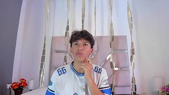 Angel Lux online show from 04.01.26