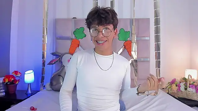 Angel Lux online show from 04.04.26