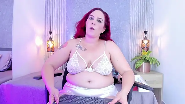 Snapshot of Eva_milfxxx chatting on 07.07.26 Eva milfxxx online show from 07.07.26