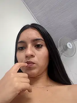 Snapshot of DulceCaroX chatting on 07.14.26 DulceCaroX online show from 07.14.26